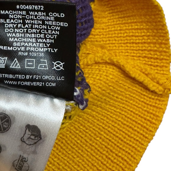 L.A. Lakers Sweater Size S NWT Officially Licensed - Picture 10 of 11